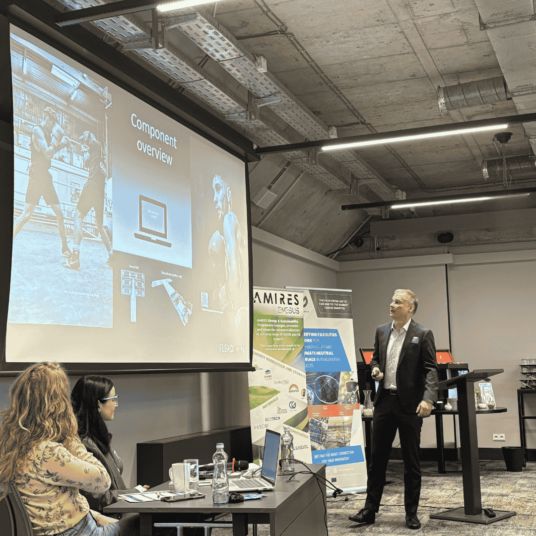 FLEXOO's CTO Dr. Jan Birnstock presents flexible electronics for wearables