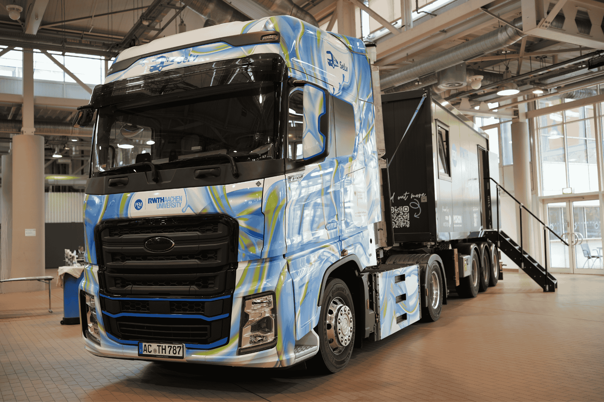 Showtruck of RWTH Aachen shown from the front